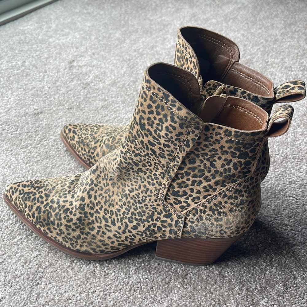 Dolce Vita Serna animal print pointed toe ankle boots.